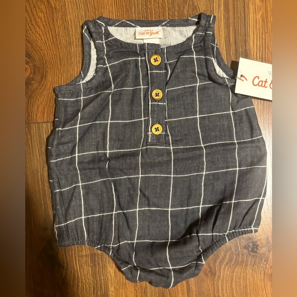 Cat & Jack Baby Girls Gauze Sleeveless Romper - Charcoal Newborn - Picture 4 of 4